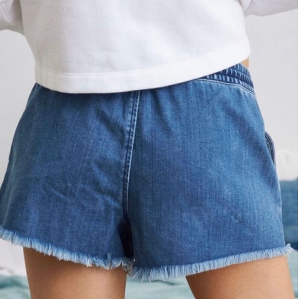 Aerie Medium Frayed Hem Denim Short size Medium - Picture 4 of 8